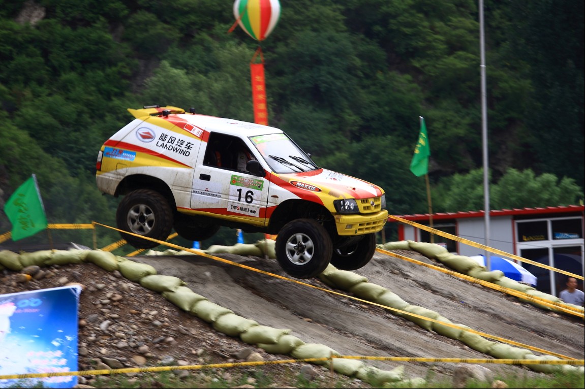 百冠领跑国内越野赛 陆风汽车夺冠一路高歌 - 巴渝车网_重庆汽车门户网站