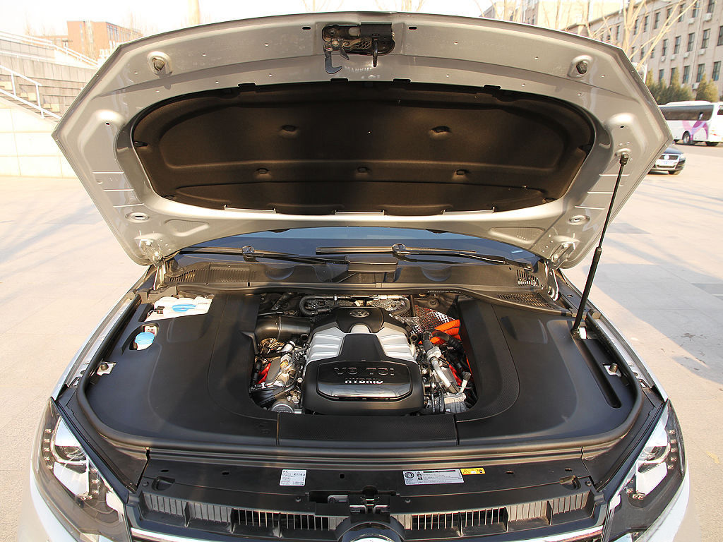 实拍进口大众新途锐混合动力版 - 巴渝车网