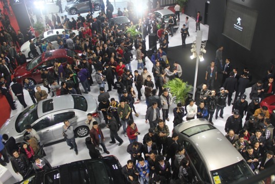 东风标致汽博会上售车两百余台 - 巴渝车网